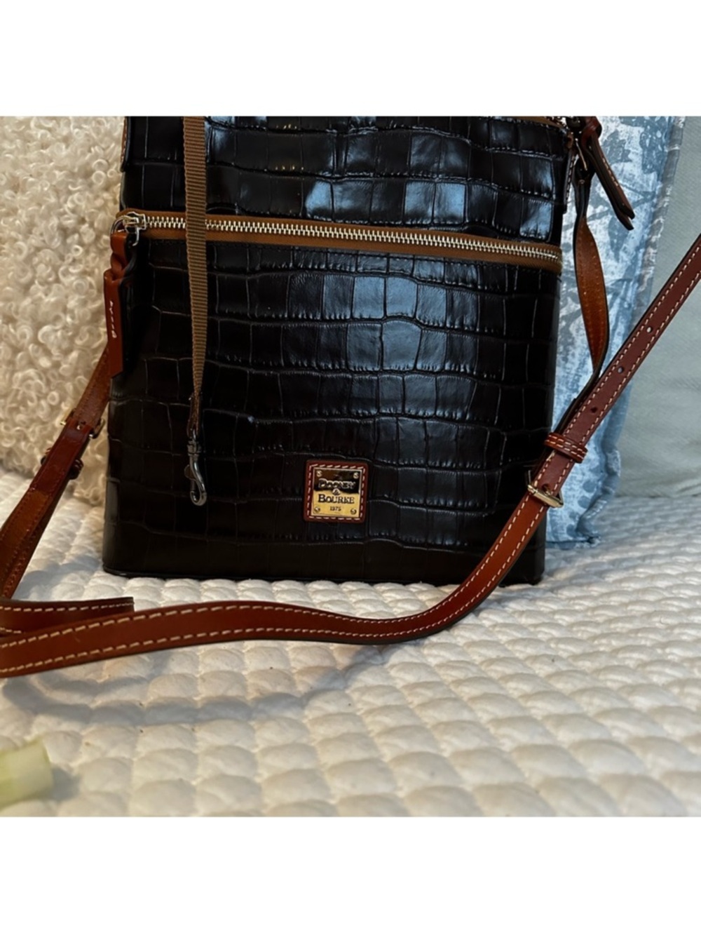 Dooney & Bourke Olive Croc-Embossed Crossbody Bag with Tan Trim Euc - Picture 5 of 10